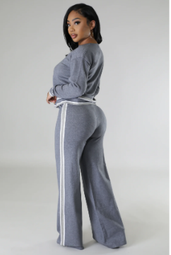 
  
  Cozy Two-Piece Pant Set - Stylish Gray with Wide-Leg Bottoms
  
