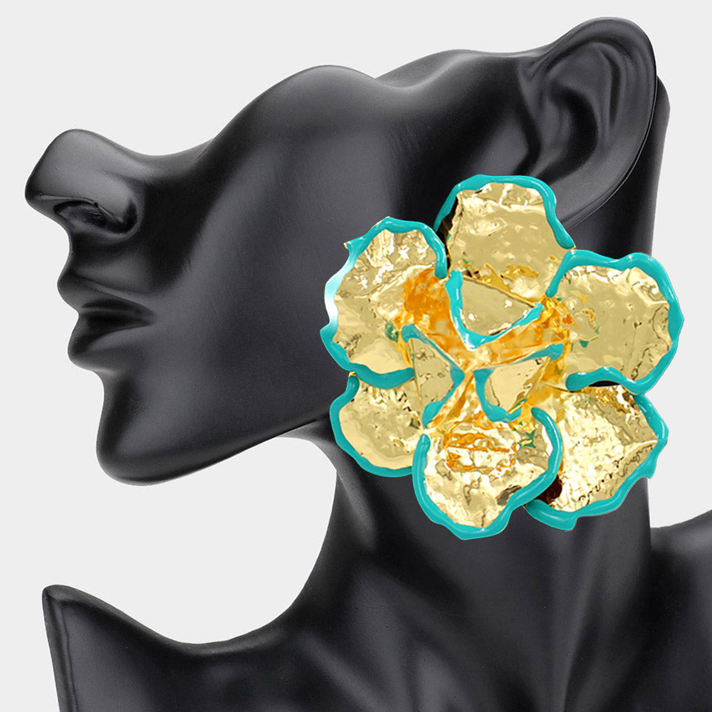 
  
  Floral Earring
  
