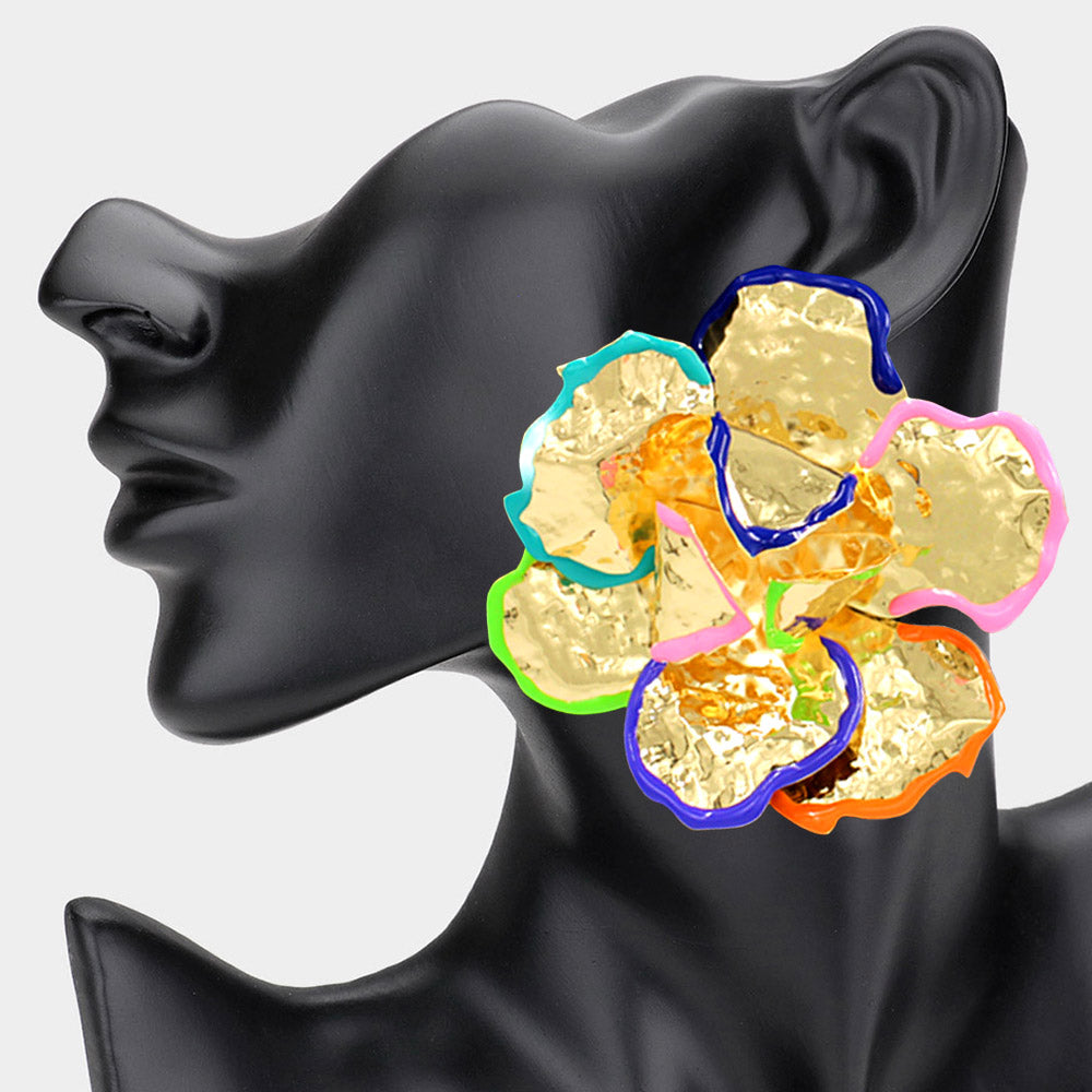 
  
  Floral Earring
  

