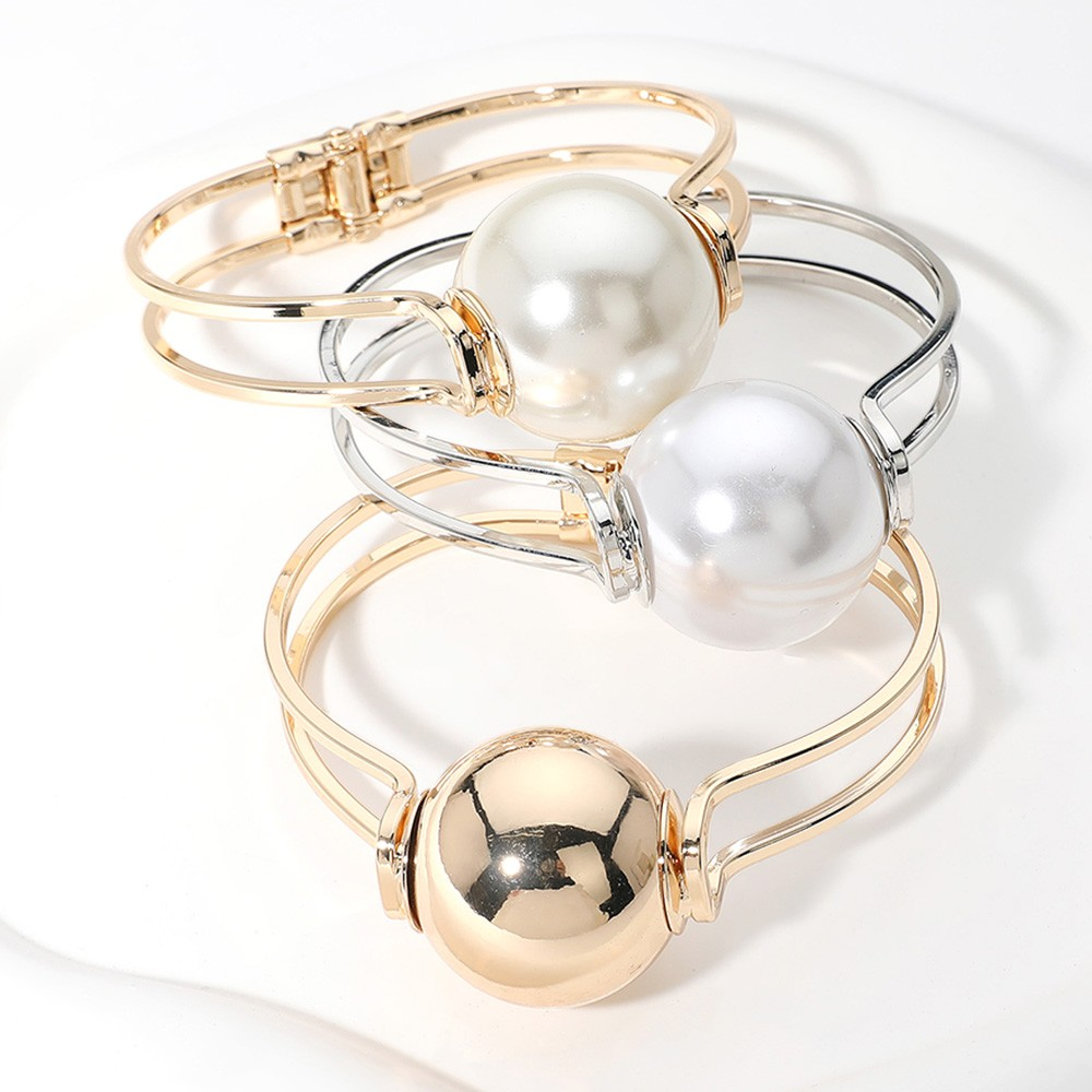 
  
  Metal Ball Bracelet
  
