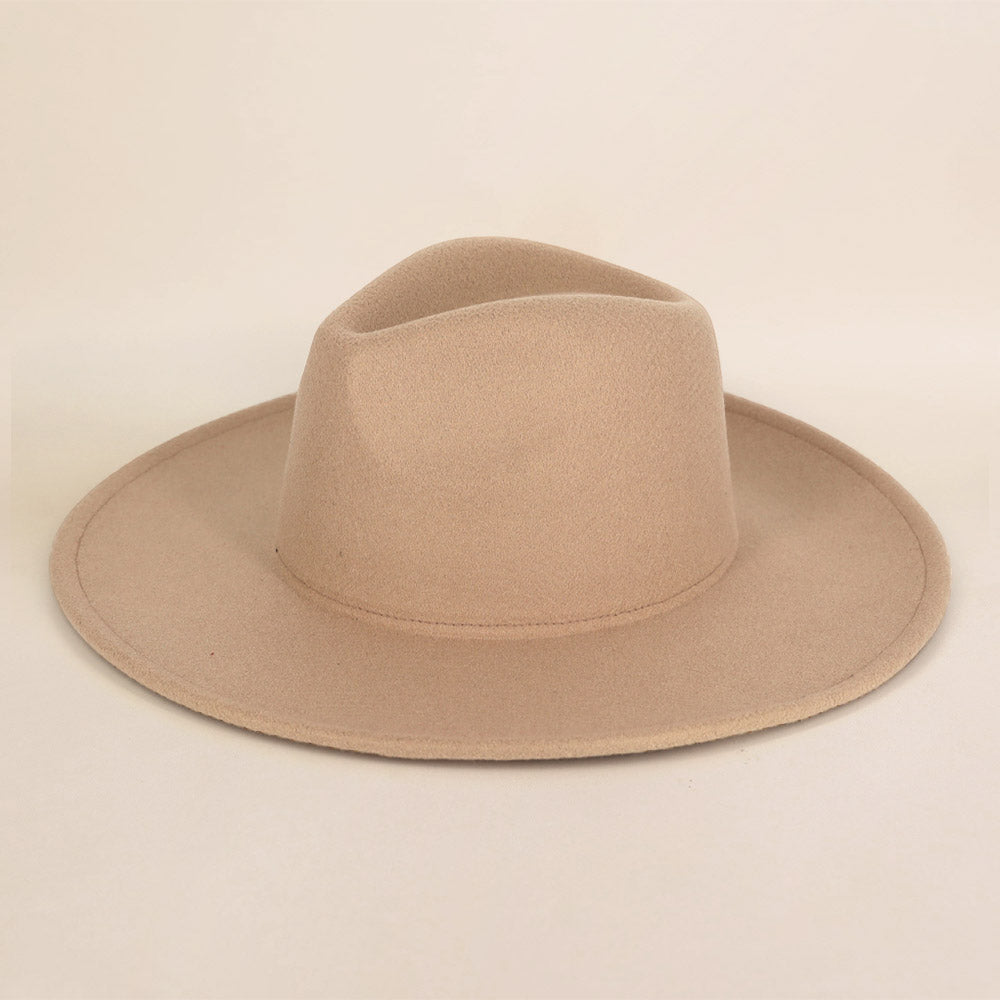 
  
  Finesse Fedora
  
