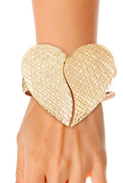 
  
  Chunky Heart Bracelet: Bold & Stylish
  
